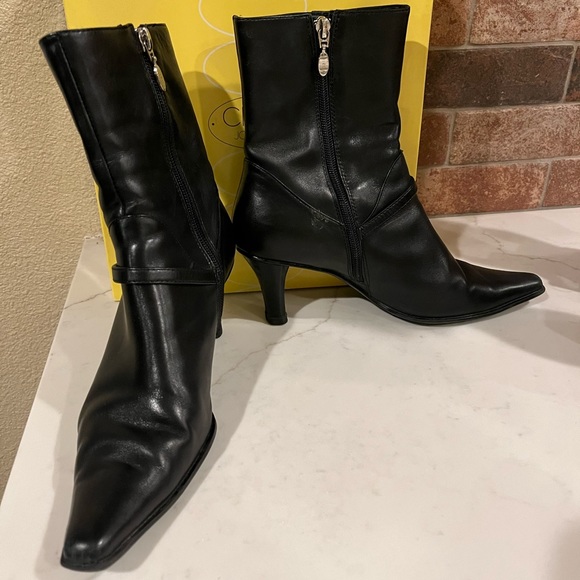 Black Leather Boots - Picture 3 of 9